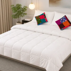comforter set with multicolour pillow new